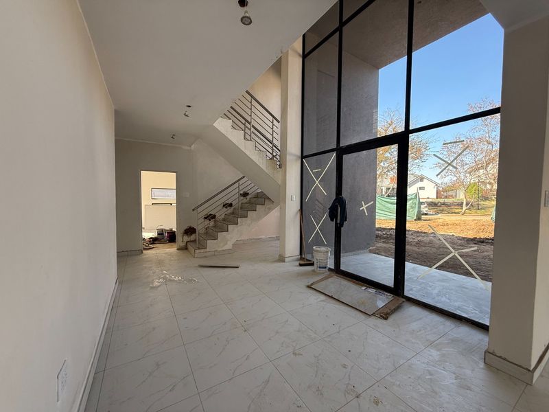 Brand-New Luxury Home in Landsmeer Equestrian Estate - Photo 2