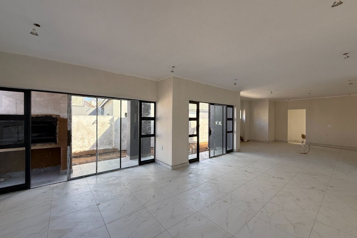 Brand-New Luxury Home in Landsmeer Equestrian Estate - Photo 4