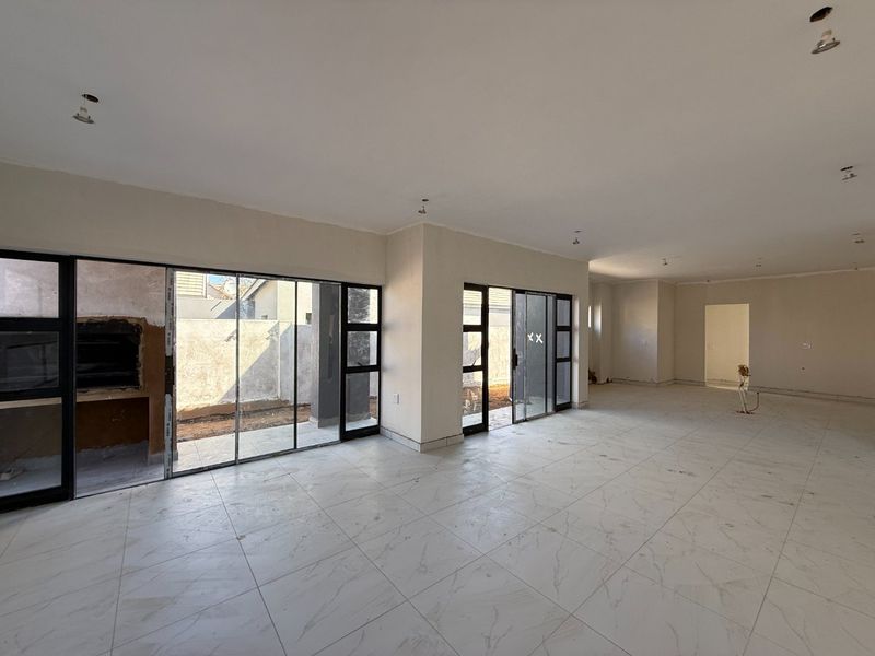 Brand-New Luxury Home in Landsmeer Equestrian Estate - Photo 4