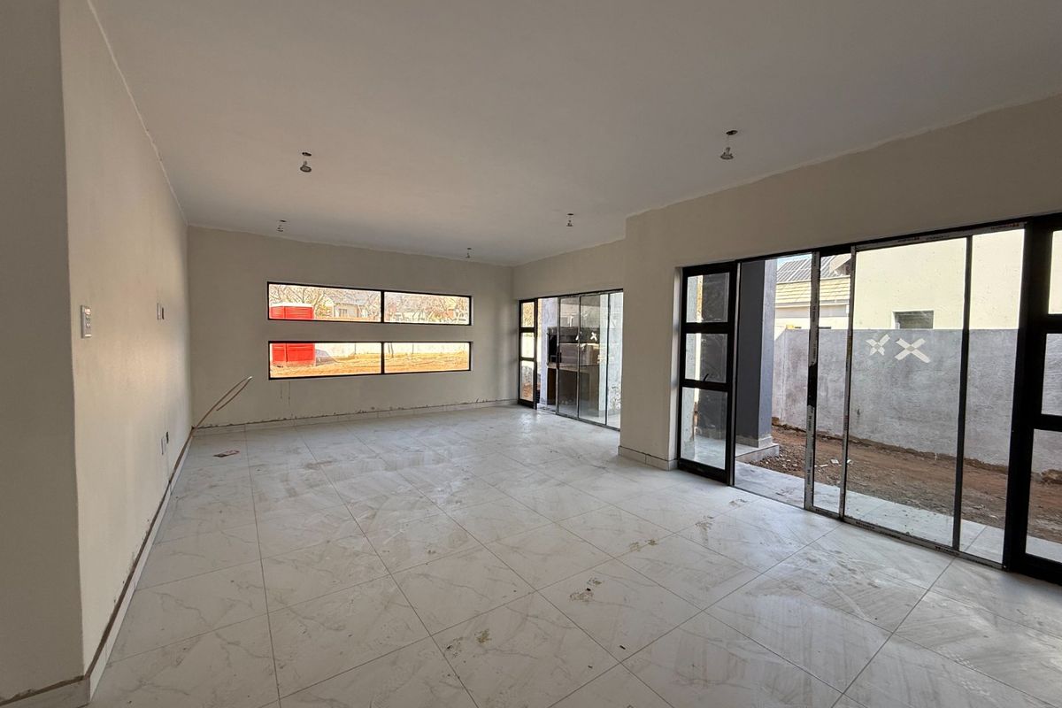 Brand-New Luxury Home in Landsmeer Equestrian Estate - Photo 3
