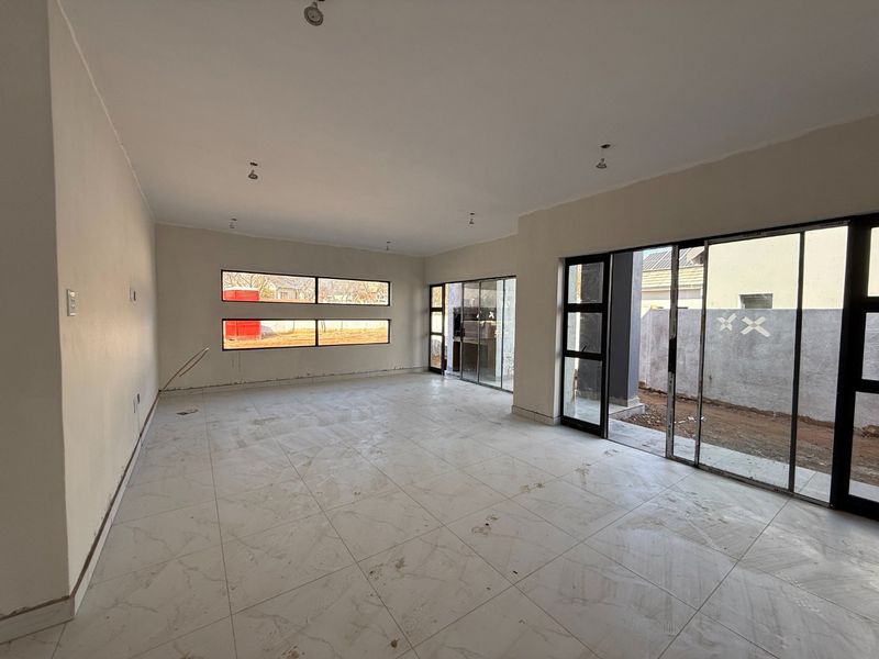 Brand-New Luxury Home in Landsmeer Equestrian Estate - Photo 3