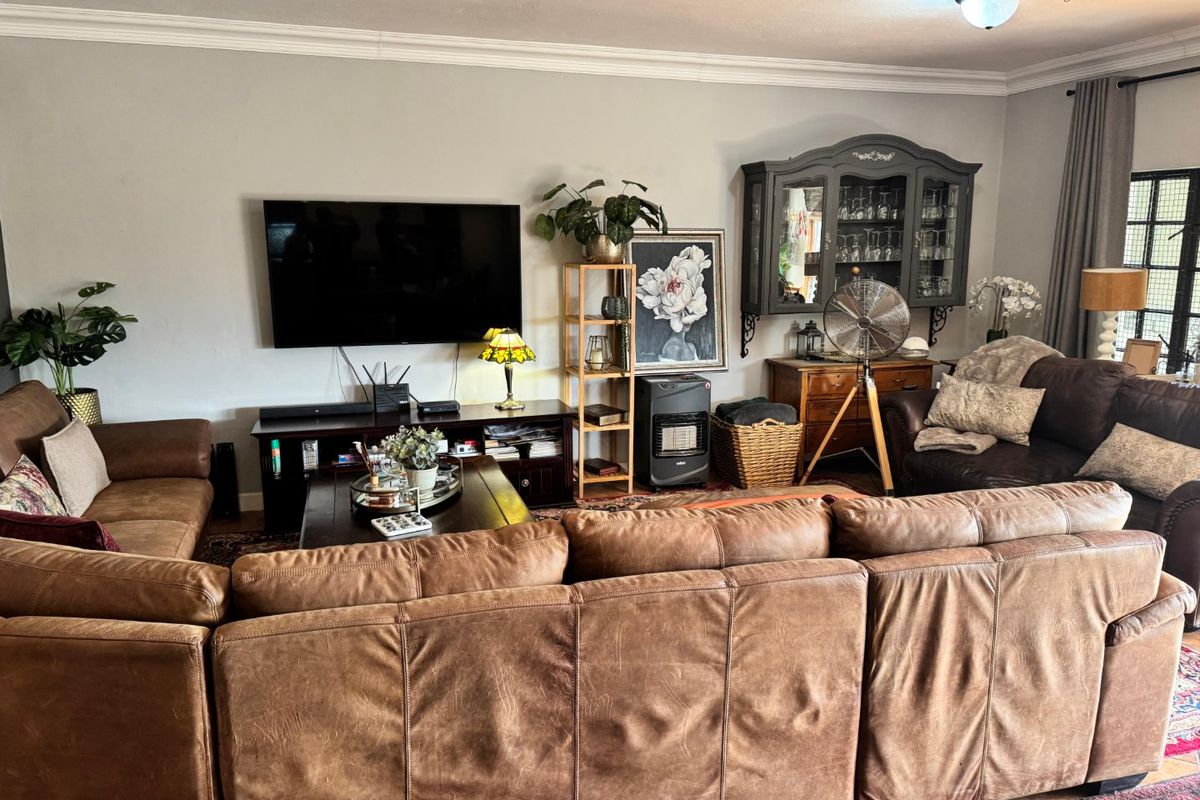 Stunning 3-Bedroom Penthouse at Landsmeer Equestrian Estate! - Photo 4