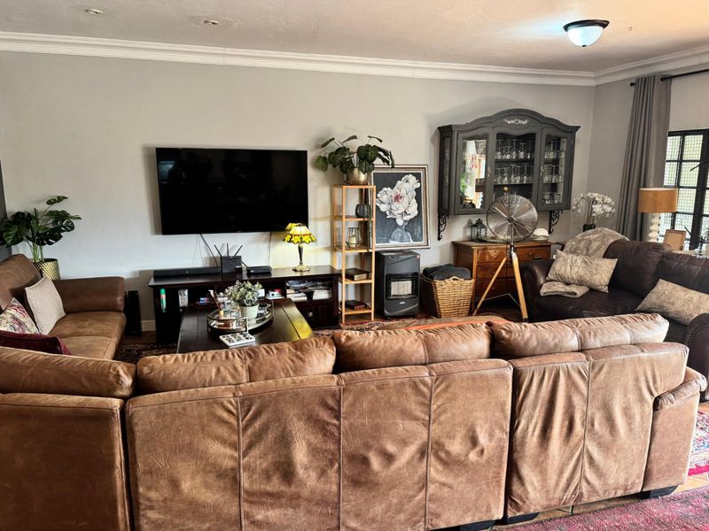 Stunning 3-Bedroom Penthouse at Landsmeer Equestrian Estate! - Photo 4