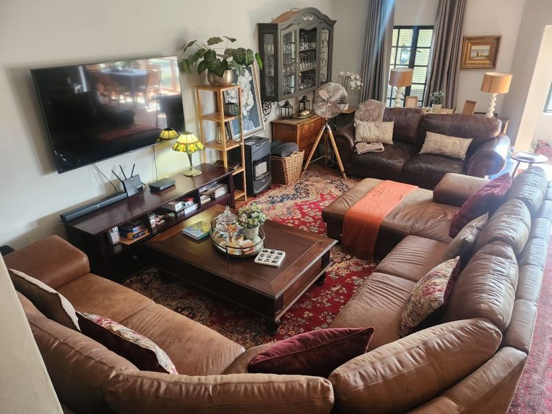 Stunning 3-Bedroom Penthouse at Landsmeer Equestrian Estate! - Photo 6