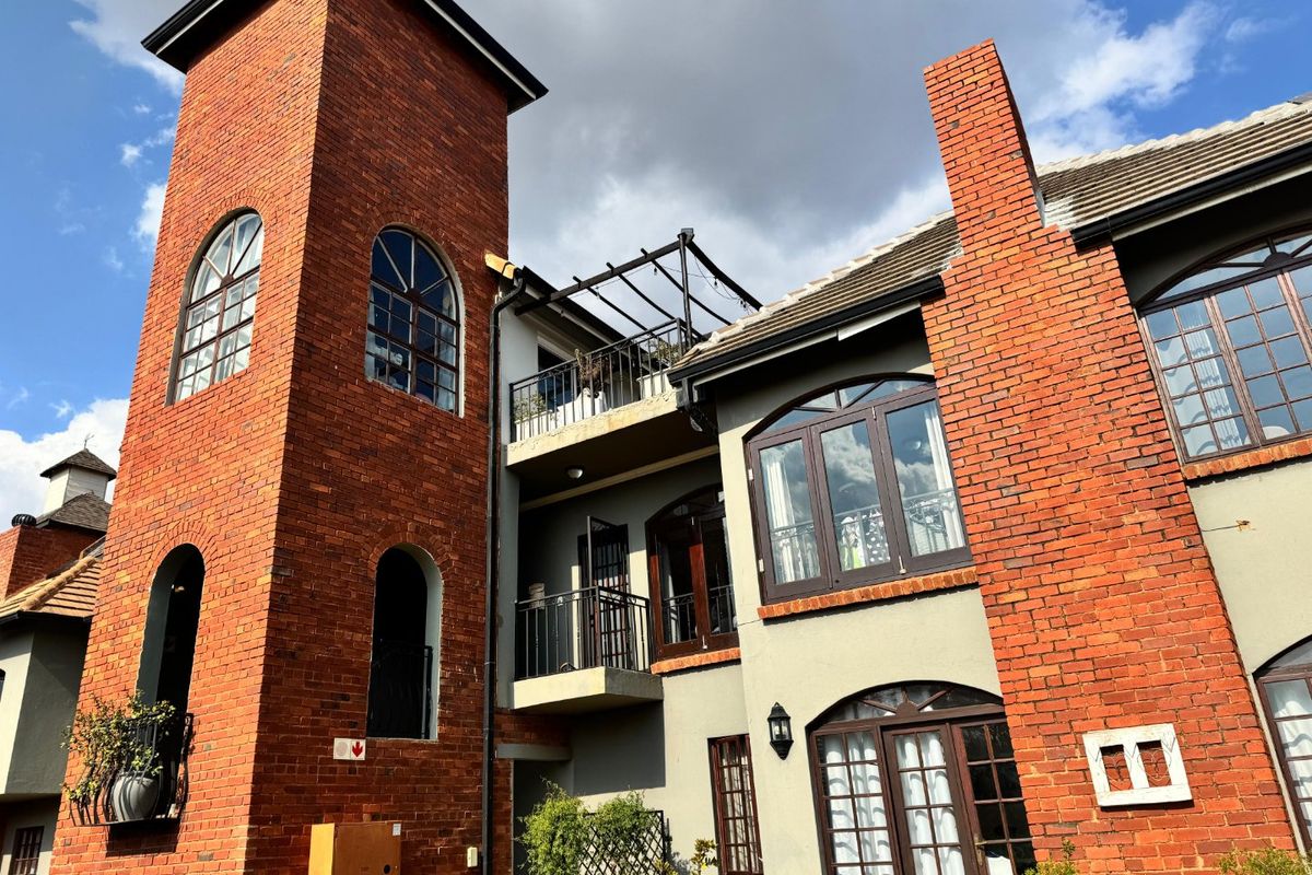 Stunning 3-Bedroom Penthouse at Landsmeer Equestrian Estate! - Photo 2