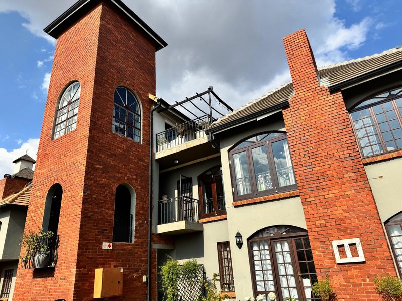 Stunning 3-Bedroom Penthouse at Landsmeer Equestrian Estate! - Photo 2