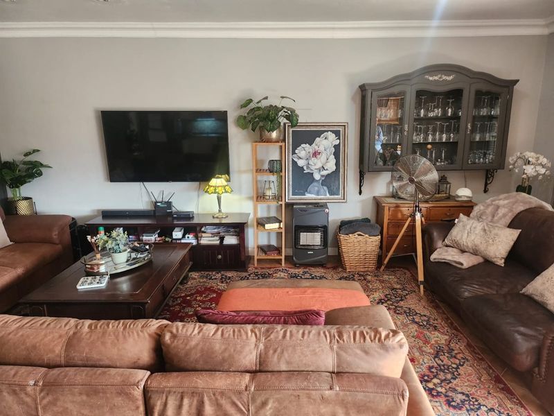 Stunning 3-Bedroom Penthouse at Landsmeer Equestrian Estate! - Photo 5