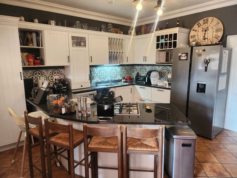 Stunning 3-Bedroom Penthouse at Landsmeer Equestrian Estate! - Photo 9