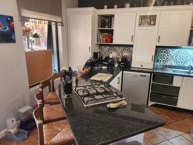 Stunning 3-Bedroom Penthouse at Landsmeer Equestrian Estate! - Photo 8