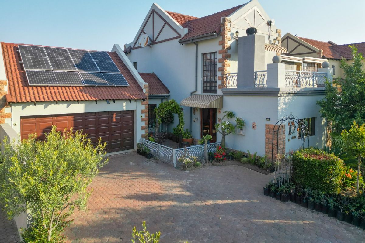 Modern 3-Bedroom Sectional Title in Glenivy Estate, Hartbeespoort - Photo 3