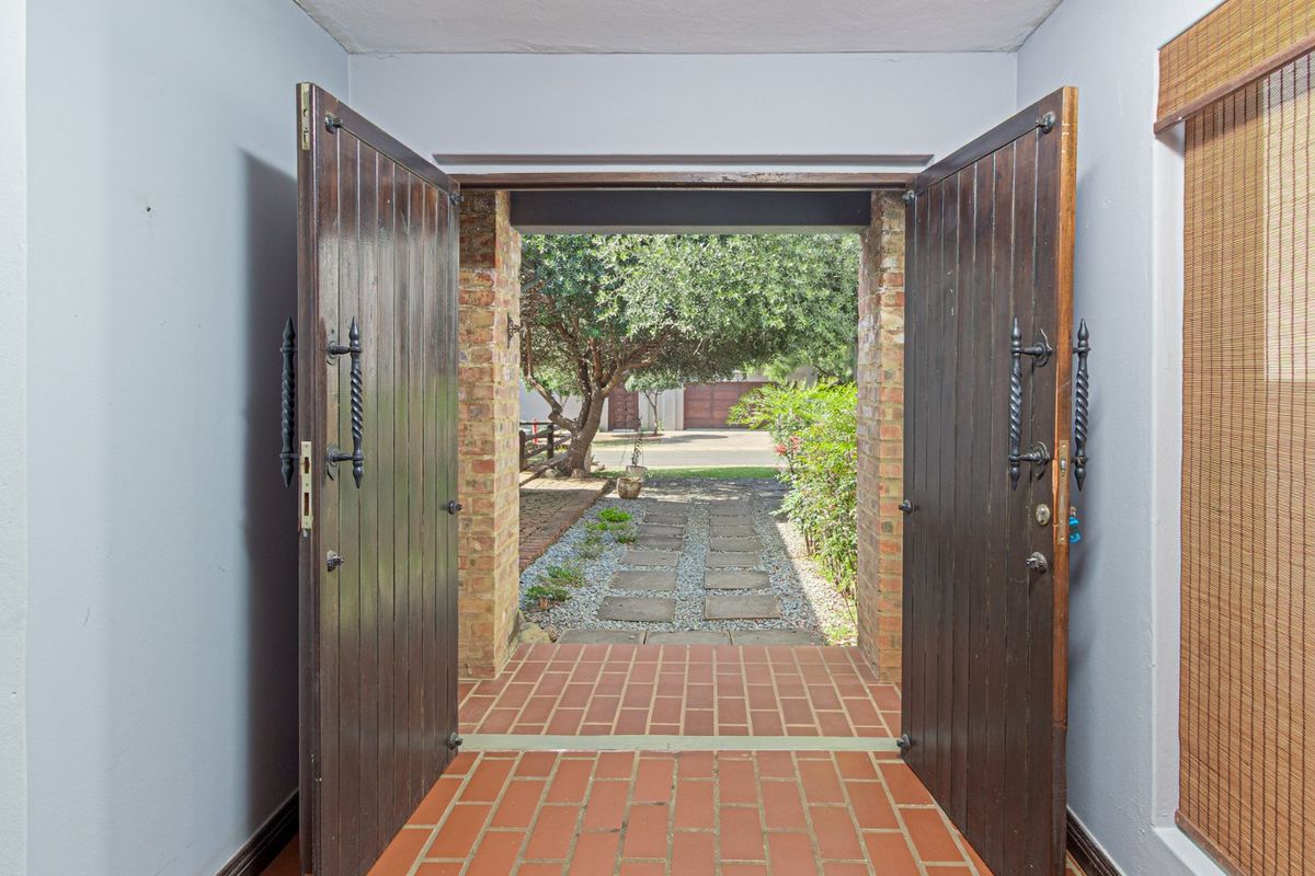 SOLE & EXCLUSIVE MANDATE - Photo 3