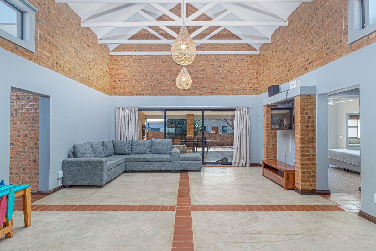 SOLE & EXCLUSIVE MANDATE - Photo 5