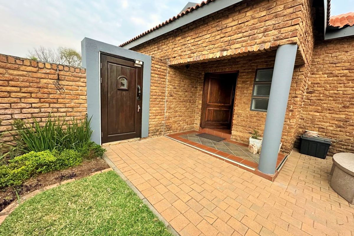 END OF THE MONTH SPECIAL . ONLY FOR THIS WEEKEND. Elegant Family Home in a Secure Lifestyle Estate - Photo 2