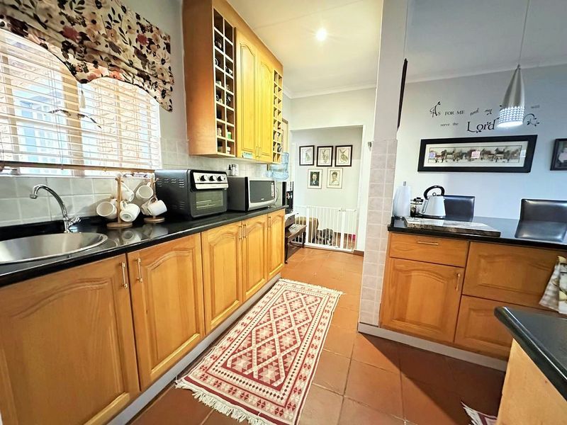 END OF THE MONTH SPECIAL . ONLY FOR THIS WEEKEND. Elegant Family Home in a Secure Lifestyle Estate - Photo 6