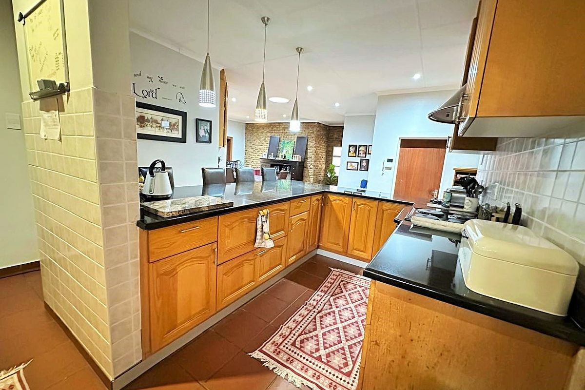 END OF THE MONTH SPECIAL . ONLY FOR THIS WEEKEND. Elegant Family Home in a Secure Lifestyle Estate - Photo 5