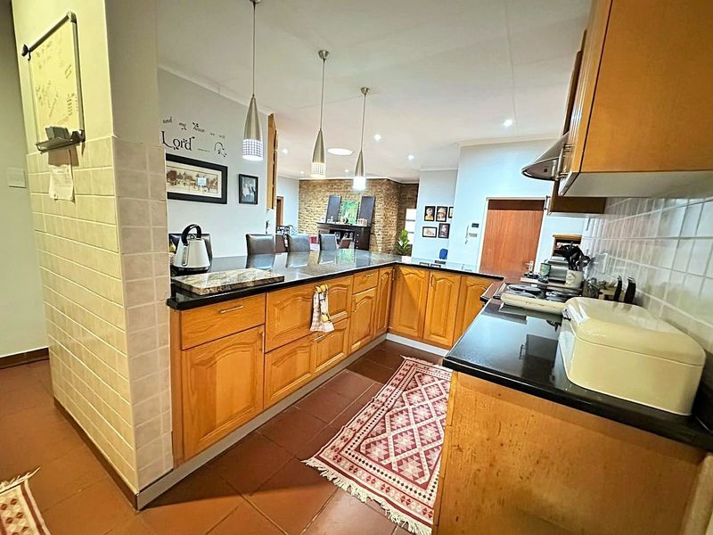 END OF THE MONTH SPECIAL . ONLY FOR THIS WEEKEND. Elegant Family Home in a Secure Lifestyle Estate - Photo 5