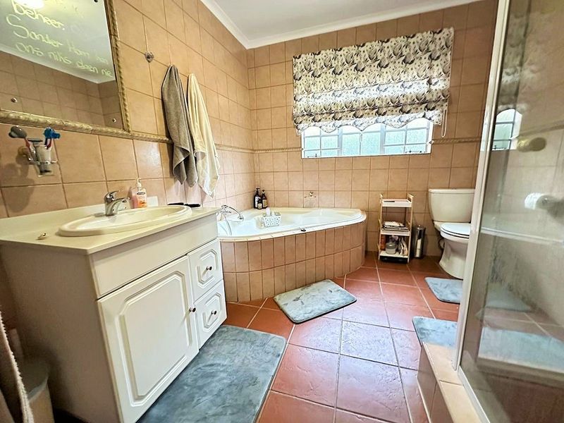 END OF THE MONTH SPECIAL . ONLY FOR THIS WEEKEND. Elegant Family Home in a Secure Lifestyle Estate - Photo 9