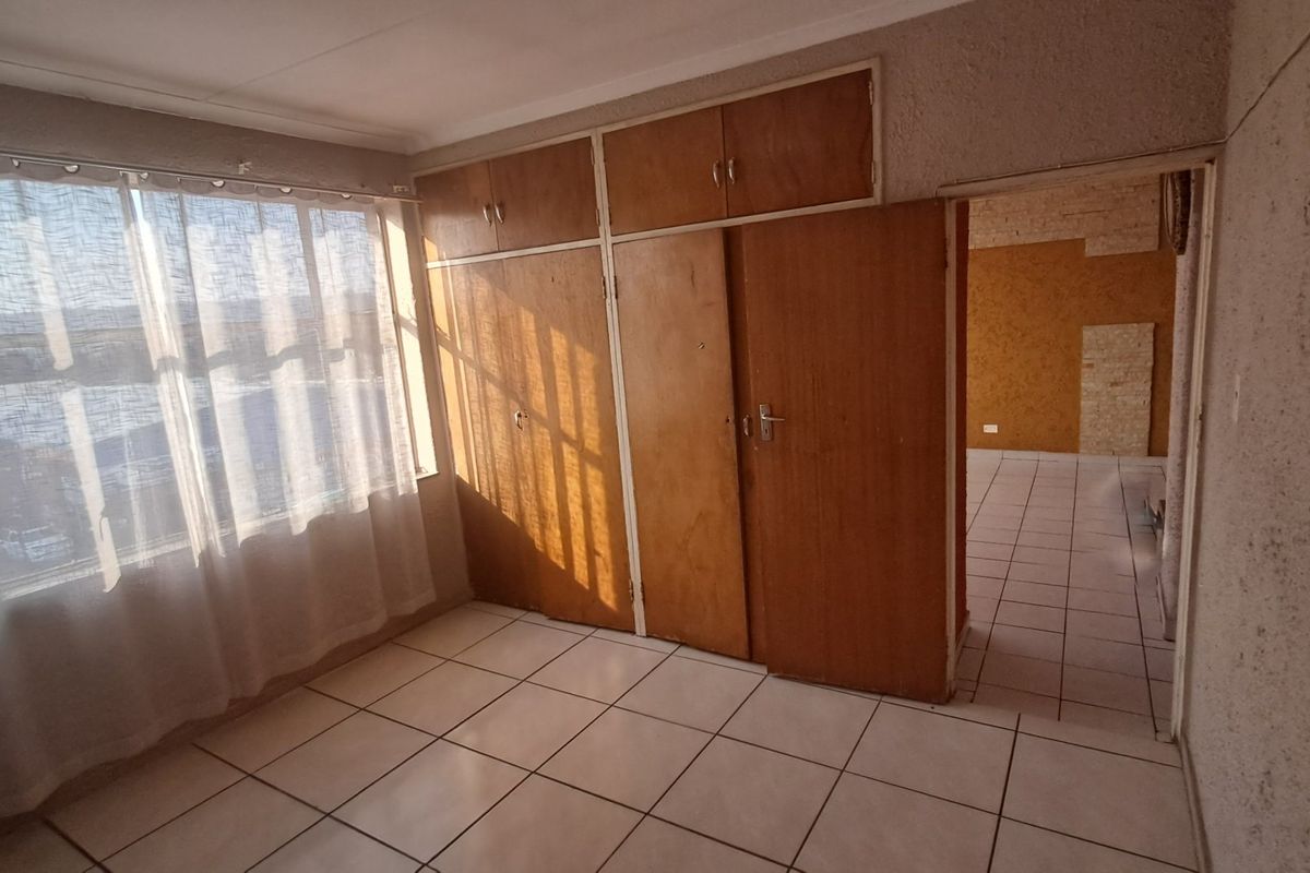 2 Bedroom Apartment in Gezina - Photo 3
