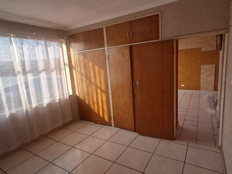 2 Bedroom Apartment in Gezina - Photo 3
