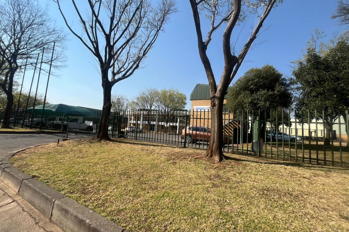 "Please note: Advertised prices are for guidance only. The final purchase price will be confirmed by the seller upon inquiry." - Photo 3