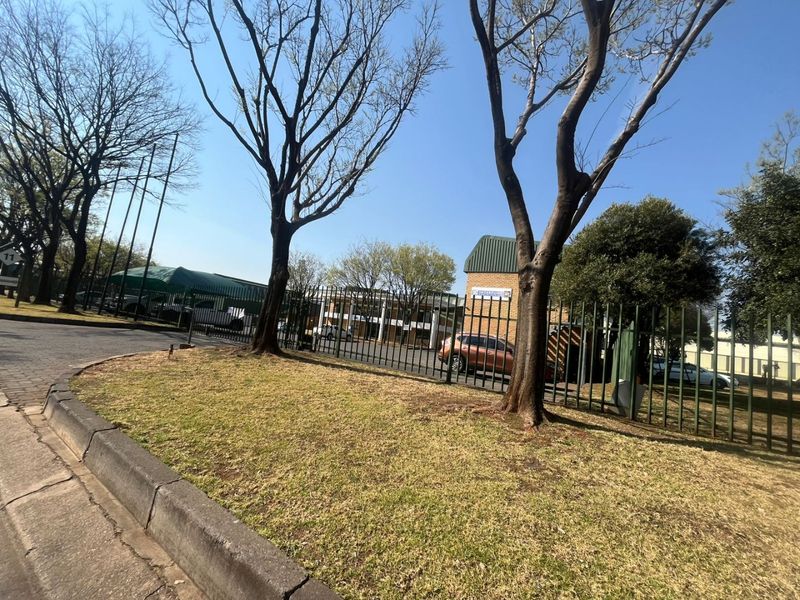 "Please note: Advertised prices are for guidance only. The final purchase price will be confirmed by the seller upon inquiry." - Photo 2