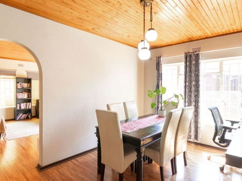 Charming and Spacious Family Home with Modern Conveniences - Photo 2