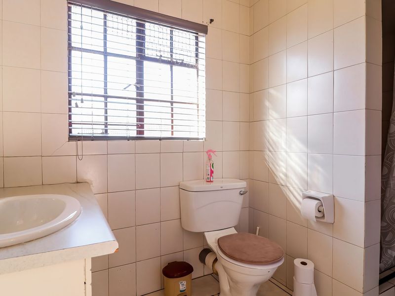 3 Bedroom Townhouse in Wilkoppies - Photo 4