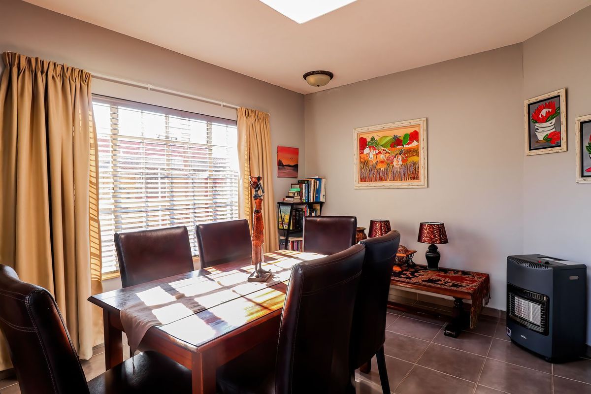 3 Bedroom Townhouse in Wilkoppies - Photo 5