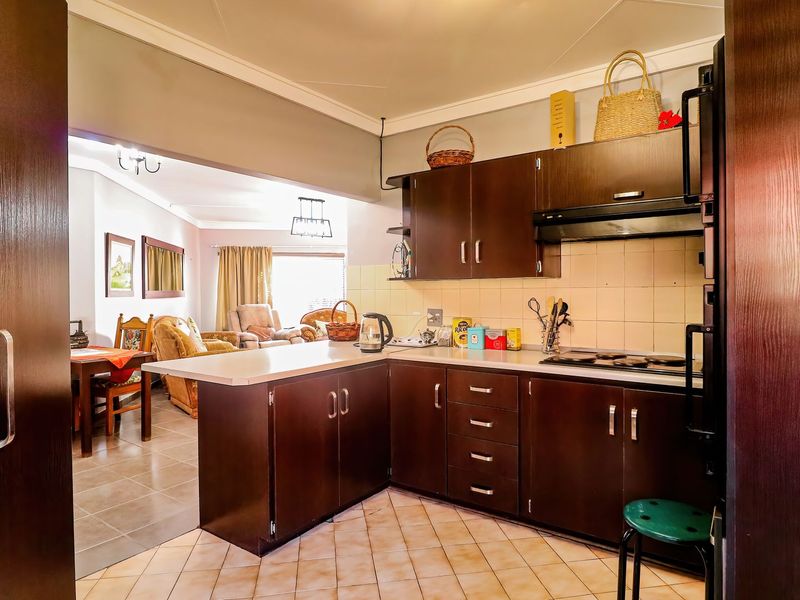 3 Bedroom Townhouse in Wilkoppies - Photo 10