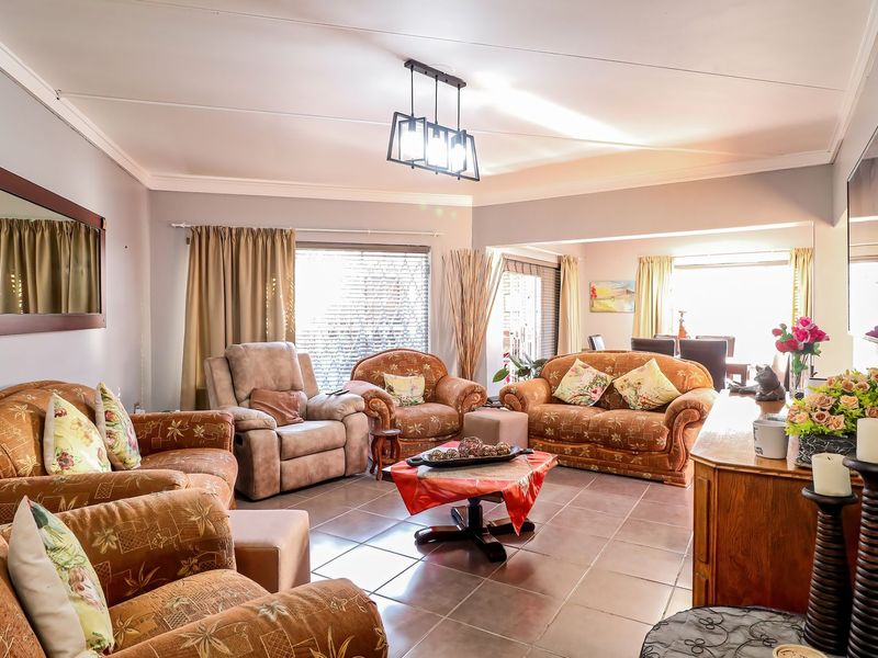 3 Bedroom Townhouse in Wilkoppies - Photo 7