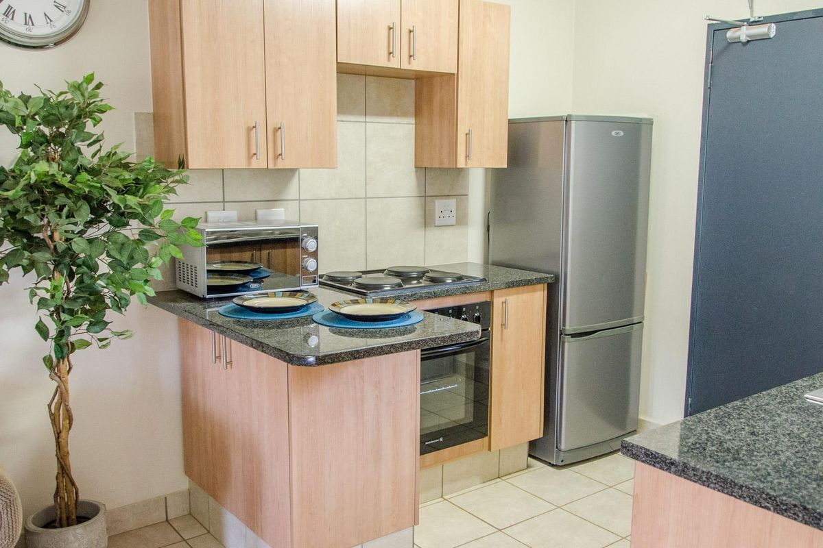 2 bedrooms, 1 bathroom, 1 garage apartment to rent - Photo 3