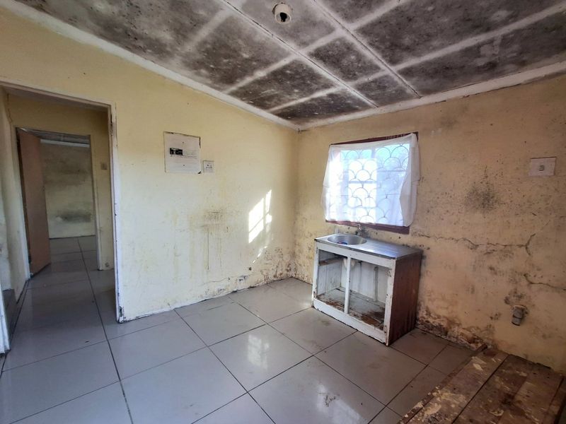 2 Bedroom House - Photo 10