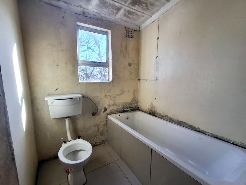 2 Bedroom House - Photo 9