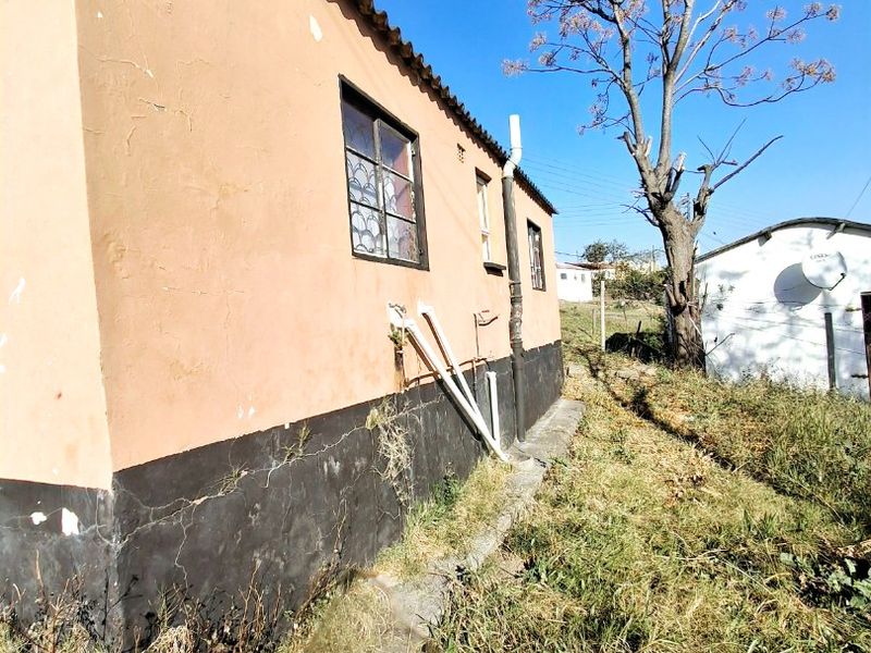 2 Bedroom House - Photo 8