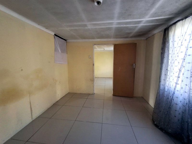 2 Bedroom House - Photo 7