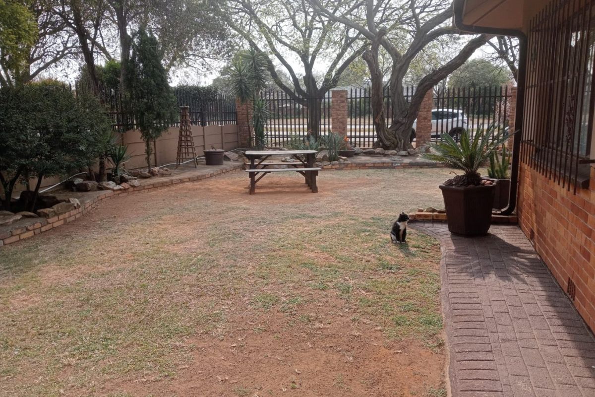 Stunning Family Home with Flatlets - Photo 5