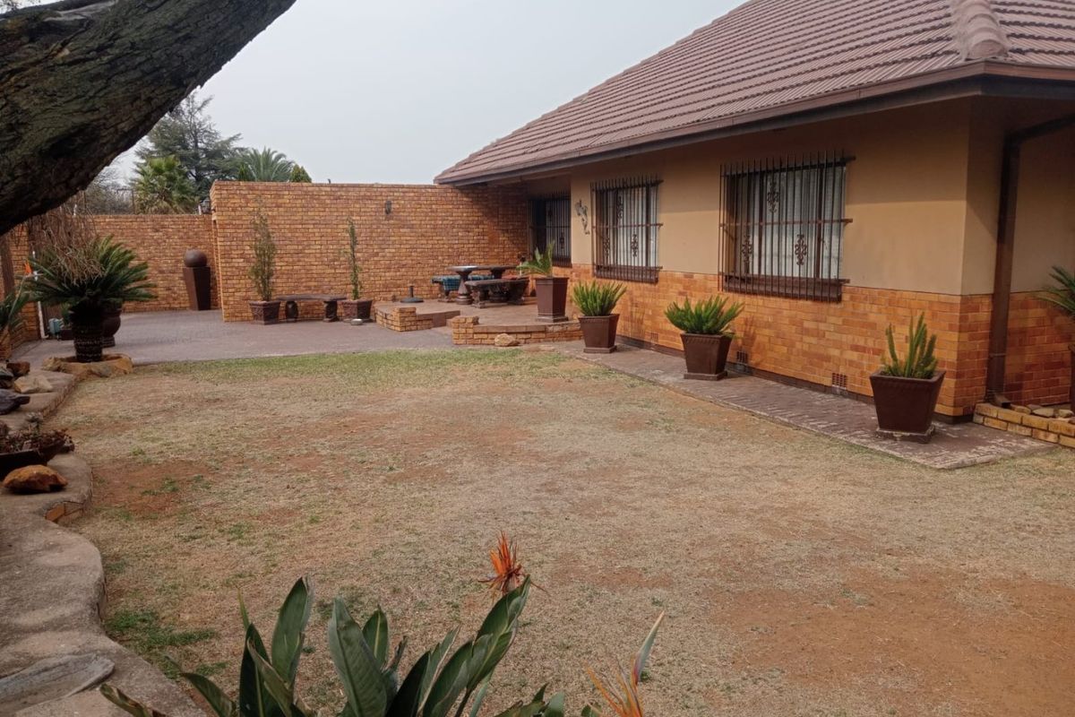 Stunning Family Home with Flatlets - Photo 3