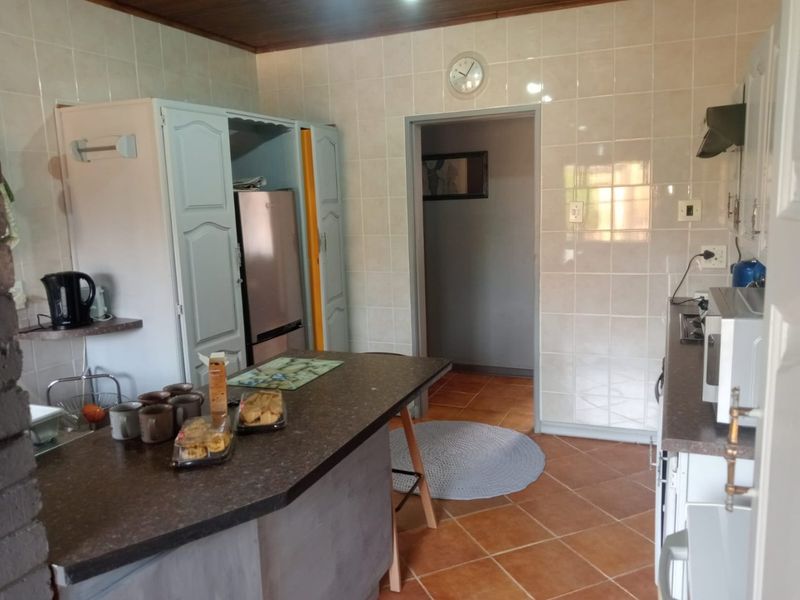 Stunning Family Home with Flatlets - Photo 9