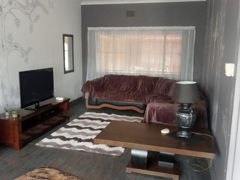 Stunning Family Home with Flatlets - Photo 6