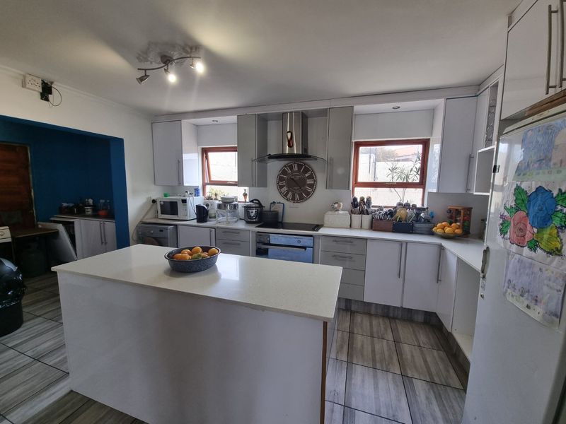 North Facing  Double Story Cluster Home ,,,,4 Bedrooms 2.5 Bathrooms  - Photo 5