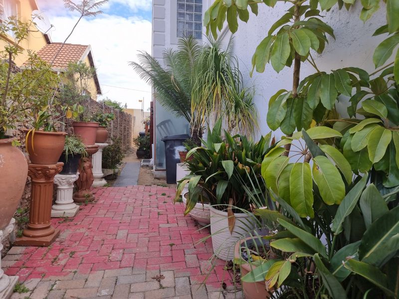 North Facing  Double Story Cluster Home ,,,,4 Bedrooms 2.5 Bathrooms  - Photo 4