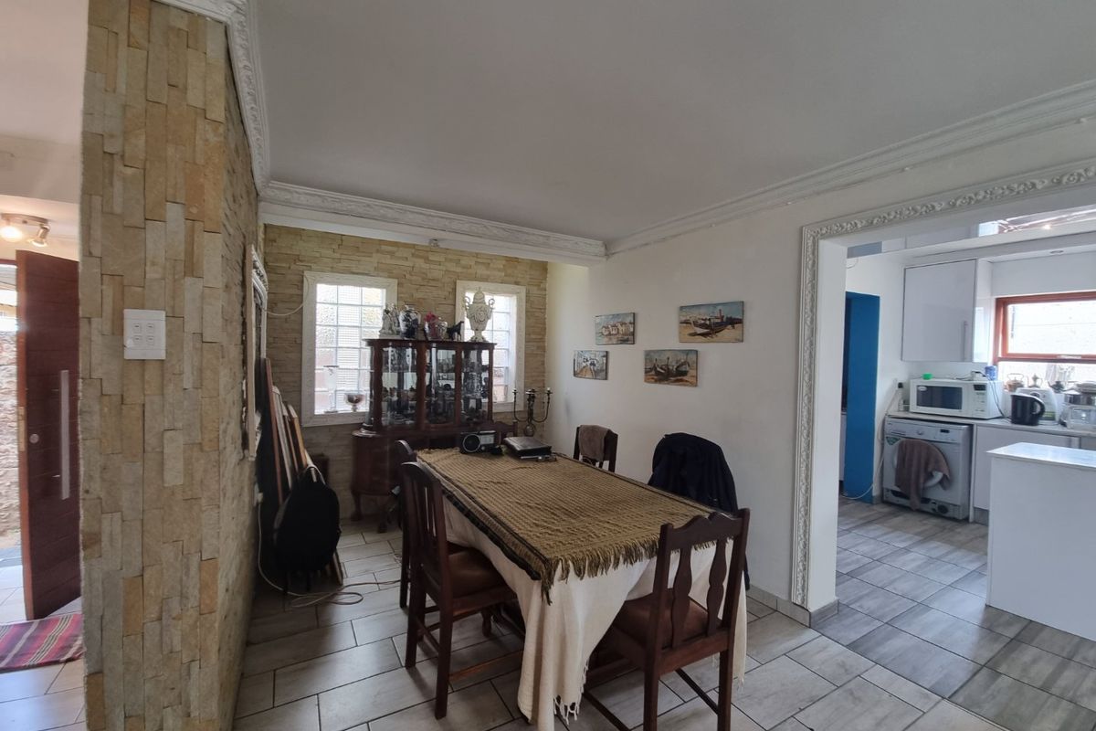 North Facing  Double Story Cluster Home ,,,,4 Bedrooms 2.5 Bathrooms  - Photo 3