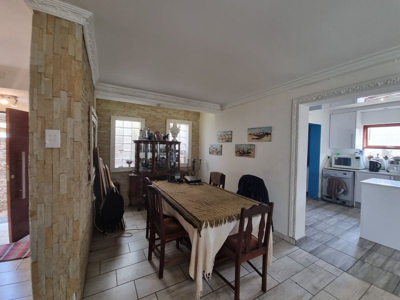 North Facing  Double Story Cluster Home ,,,,4 Bedrooms 2.5 Bathrooms  - Photo 3