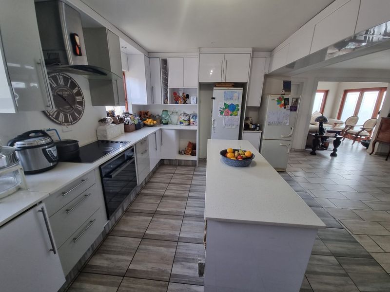 North Facing  Double Story Cluster Home ,,,,4 Bedrooms 2.5 Bathrooms  - Photo 2