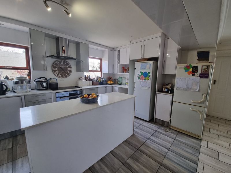 North Facing  Double Story Cluster Home ,,,,4 Bedrooms 2.5 Bathrooms  - Photo 6