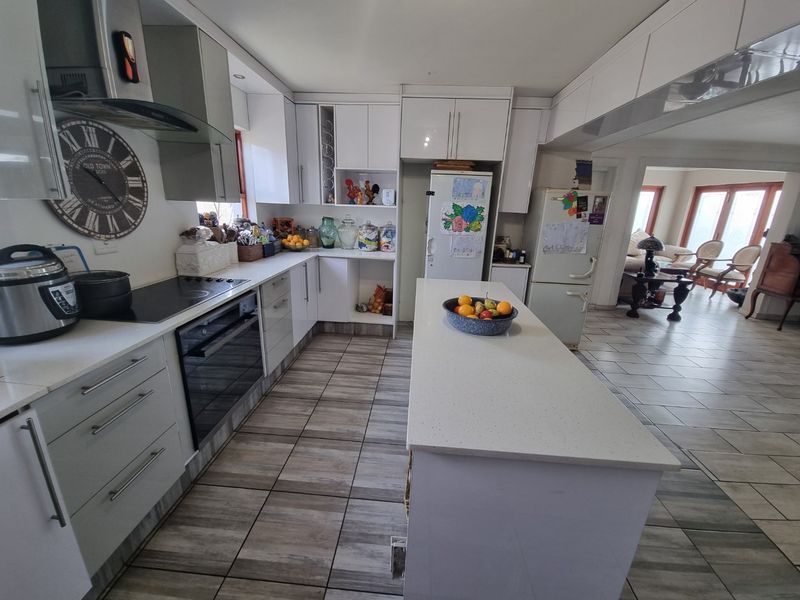 North Facing  Double Story Cluster Home ,,,,4 Bedrooms 2.5 Bathrooms  - Photo 7