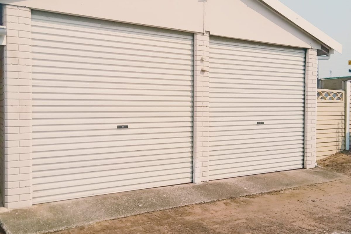 Spacious Coastal home  with flatlets with Magnificent Ocean Views – St. Michaels on Sea - Photo 4