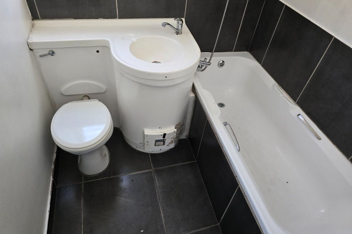 Cozy two bedroom starter home - Photo 5