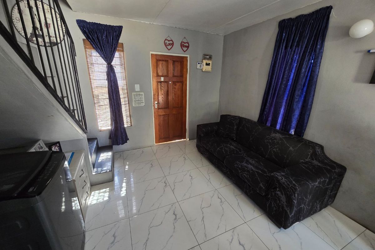 Cozy two bedroom starter home - Photo 2