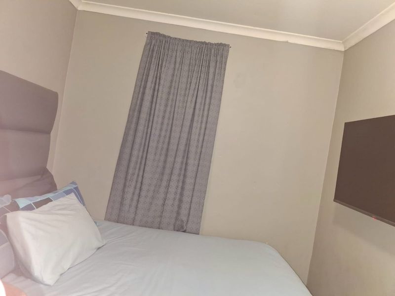 Cozy two bedroom starter home - Photo 10